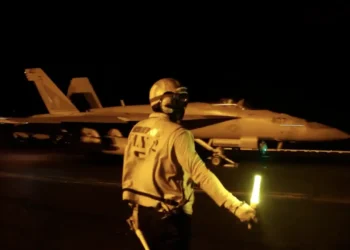 EEUU inicia la undécima noche consecutiva de ataques contra objetivos militares en Irán