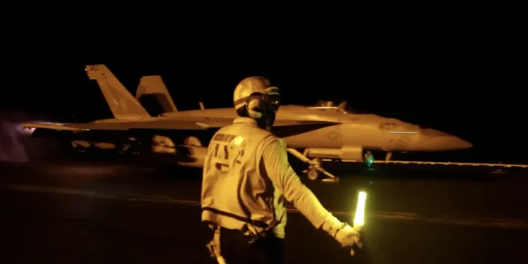 EEUU inicia la undécima noche consecutiva de ataques contra objetivos militares en Irán