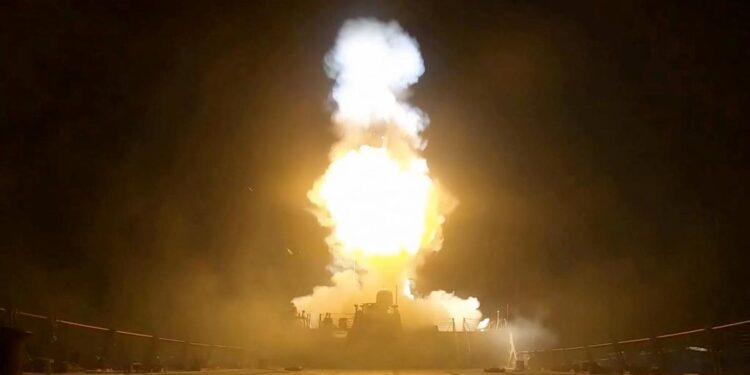 Se reportan potentes explosiones en bases de Estados Unidos en Kuwait y Baréin