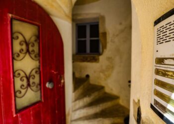 Hallan los cuerpos de cinco recién nacidos en la vivienda de una pareja en Francia