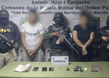 Capturan a una pareja en un centro de almacenamiento y distribución de drogas, armas y municiones