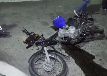 Motociclista sobrevive a brutal embestida de carro “fantasma” | Móvil Emergencia SPS