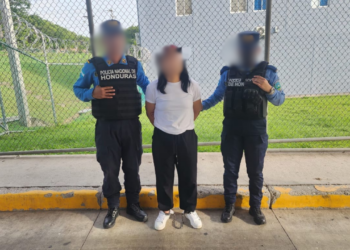 Ni tras las rejas escapó de la justicia: notifican nueva acusación contra supuesta integrante de la Pandilla 18