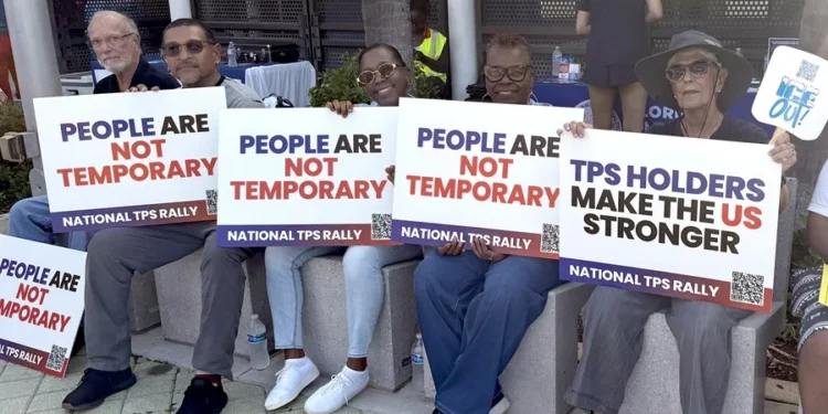 Los haitianos pierden su protección en EE.UU. mientras que el Gobierno de Trump alista su deportación masiva