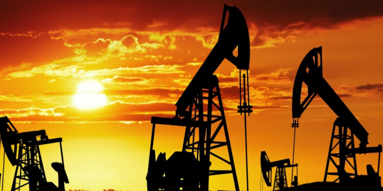 El petróleo de Texas baja un 2.18%, hasta 80 dólares, pendiente de Estados Unidos e Irán