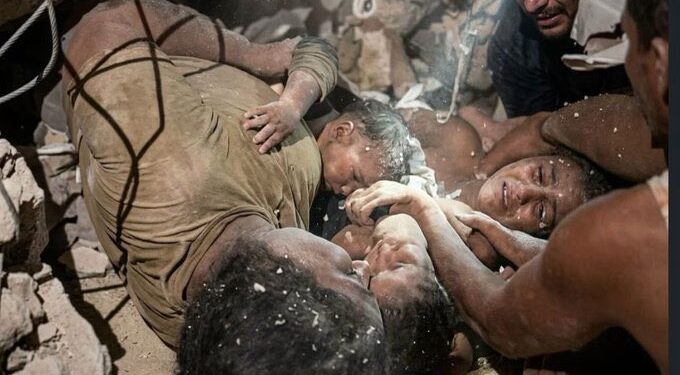 Madre venezolana mantuvo con vida a sus tres hijos bajo los escombros durante 11 días tras terremotos