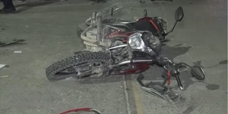 Imprudente vuelta en U le costó la vida a motociclista | Móvil Emergencia SPS
