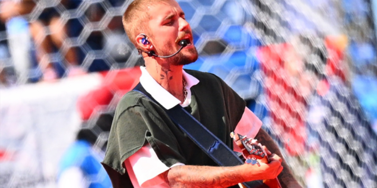¡Ante el mundo entero! Justin Bieber dejó a un lado sus éxitos y alabó a Dios en la final del Mundial