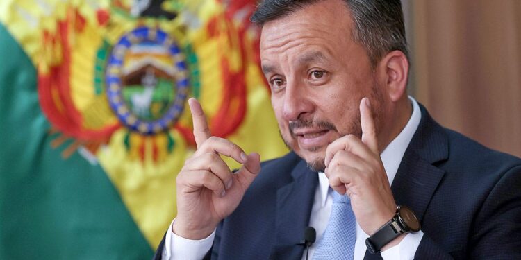 Capturan al exministro de Hidrocarburos de Bolivia por el caso de combustible en mal estado