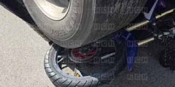 ¡Brutal choque! Motociclista perece tras estrellarse con rastra estacionada en Choloma
