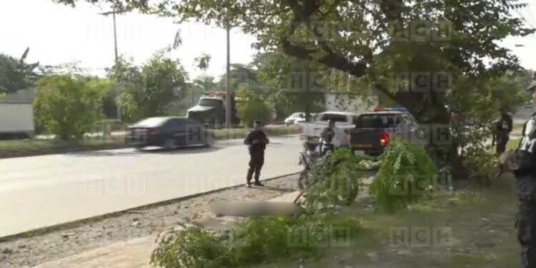 Muerto junto a su moto hallan a hombre en bulevar sampedrano