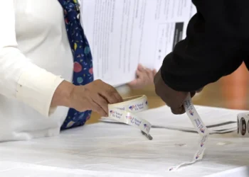 Trump solicita al Supremo autorizar restricciones al voto por correo