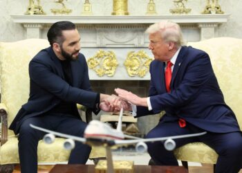 Trump recibe a Bukele en la Casa Blanca para estrechar la cooperación migratoria y de seguridad
