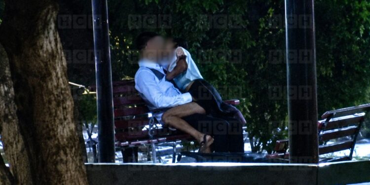 ¡Pudo más el “rigio” que la pena! Pareja es sorprendida haciendo “el delicioso” en un parque de Honduras