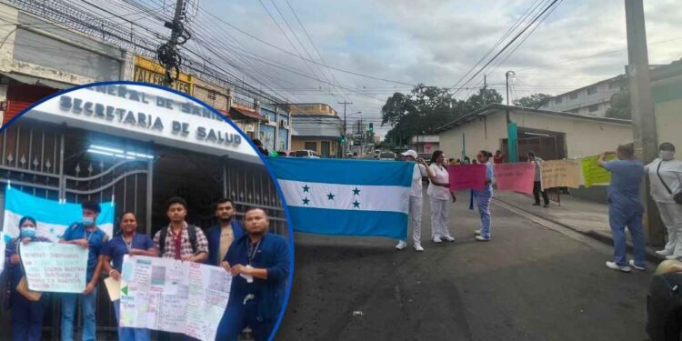 Personal reintegrado al hospital Leonardo Martínez protesta exigiendo pagos atrasados