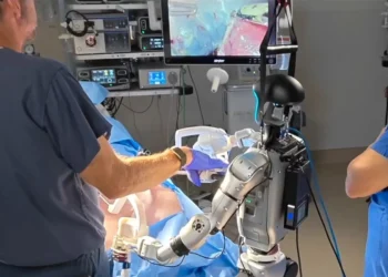 ¡Los robots ya operan! Robots humanoides realizan con éxito una cirugía en un ser vivo por primera vez