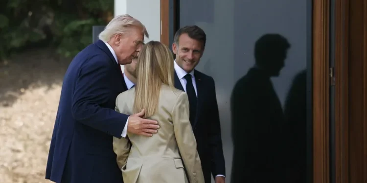 Donald Trump pide una «orden de alejamiento» de Meloni y el Gobierno italiano evita reaccionar
