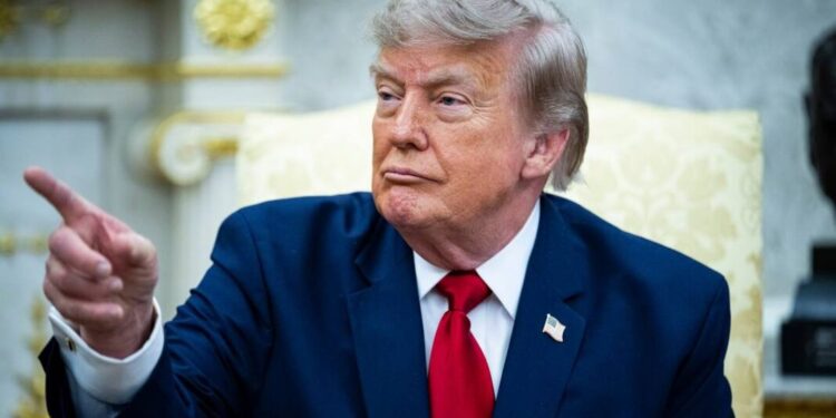 Trump pone en duda la integridad del sistema electoral y denuncia interferencias de China