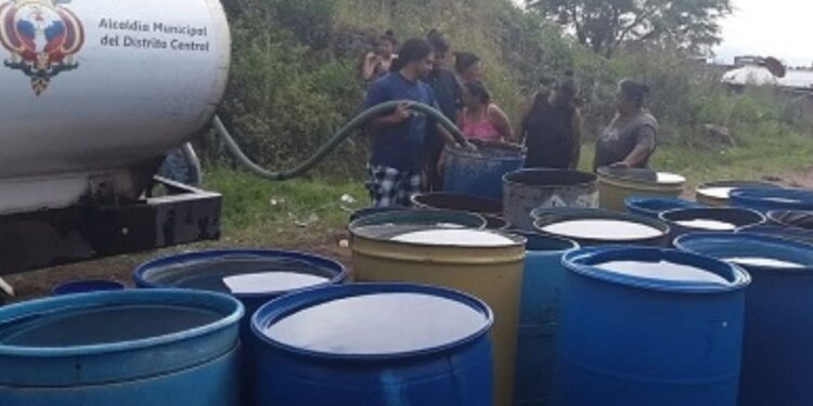 ¡Con advertencias de alerta roja! Crece el miedo por la falta de agua en la capital