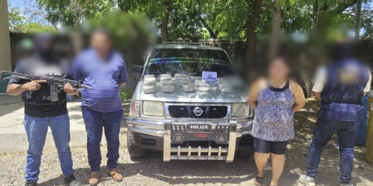 Capturan a dos personas con 34 paquetes de supuesta marihuana en San Lorenzo, Valle