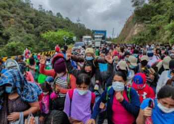 OIM: Retorno de hondureños aumenta 40 % y tránsito migratorio baja 74 % en primer semestre