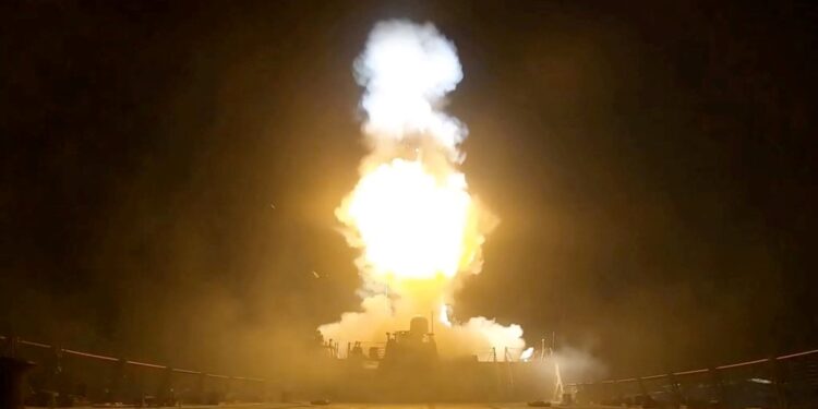 EE.UU. reimpone el bloqueo naval a Irán y lanza una nueva ola de bombardeos