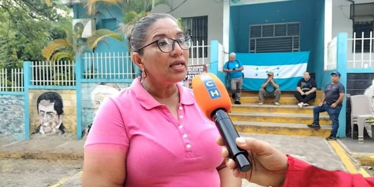 “Ya no aguantamos”: Se toman la Departamental de Santa Bárbara por falta de pago a 170 docentes