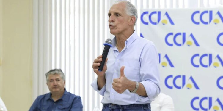 Presidente Nasry Asfura se reúne con empresarios del litoral atlántico para fortalecer el comercio