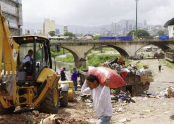 Retiran 75 toneladas de desechos sólidos durante megaoperativo de limpieza en campo Motagua y bajos del puente Carías