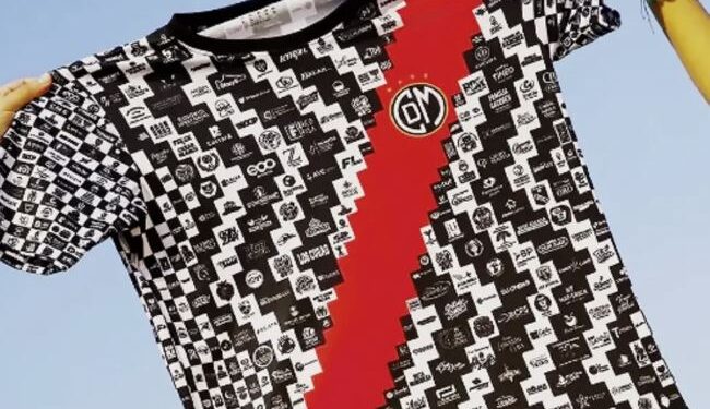 Club peruano presentó una insólita camiseta con 1.000 patrocinadores para salir de la crisis económica