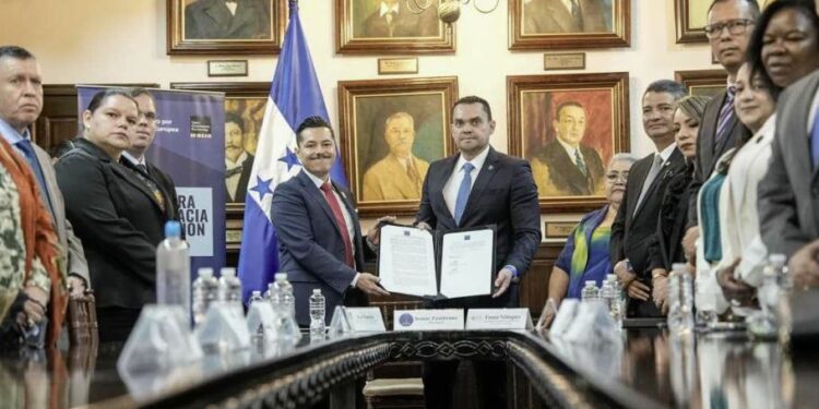 Congreso Nacional avanza con firma de alianza para fortalecer la transparencia legislativa