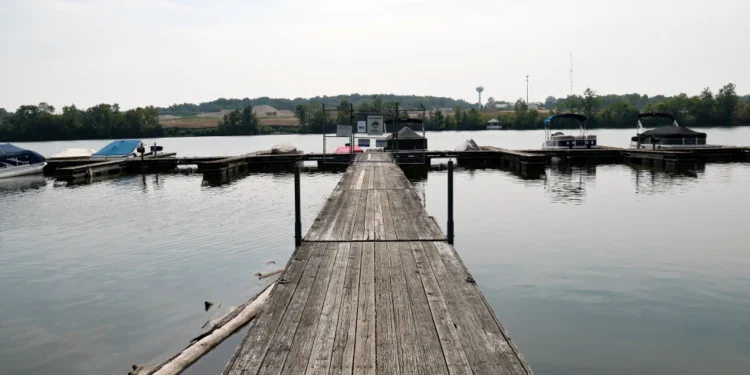 Cinco personas mueren ahogadas al tratar de salvar a un nadador en apuros en un río de Ohio, EEUU; varios serían hondureños