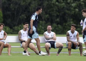 La selección argentina se entrena pensando en la final con España y Lionel Scaloni empieza a definir la formación titular