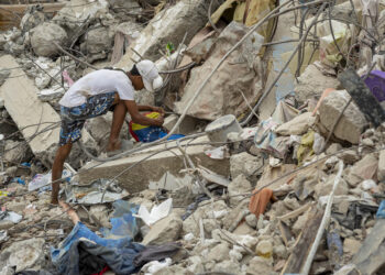 “No podemos dejar a nadie atrás”: venezolanos siguen buscando a los desaparecidos un mes después de los terremotos