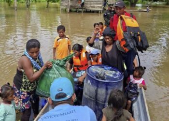 Evacúan a 146 pobladores de las zonas afectadas por las inundaciones en Gracias a Dios
