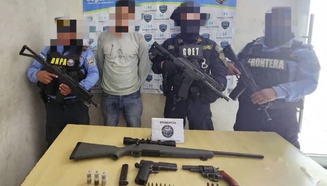 Capturan a tres sujetos por tenencia ilegal de arma de fuego y tenencia ilegal de munición de uso permitido de en Olanchito