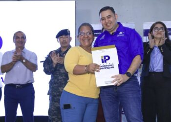 IP cumple el sueño de miles de familias hondureñas al entregarles títulos de propiedad en San Pedro Sula