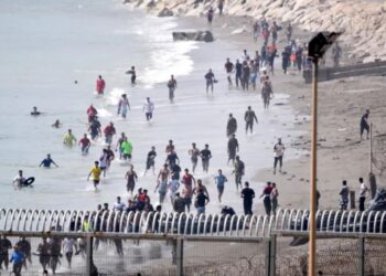 Al menos 18 migrantes murieron al intentar llegar a Ceuta