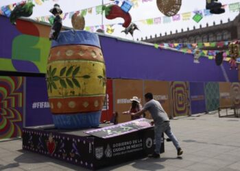 Comienzan a desmantelar decoraciones del Fan Fest del Zócalo; más de 100 mil aficionados acudieron al corazón de la ciudad