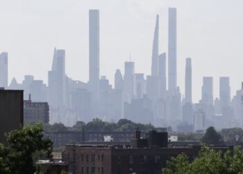 Las autoridades monitorean si el humo de los incendios en Canadá permitirá jugar la final del Mundial entre Argentina y España