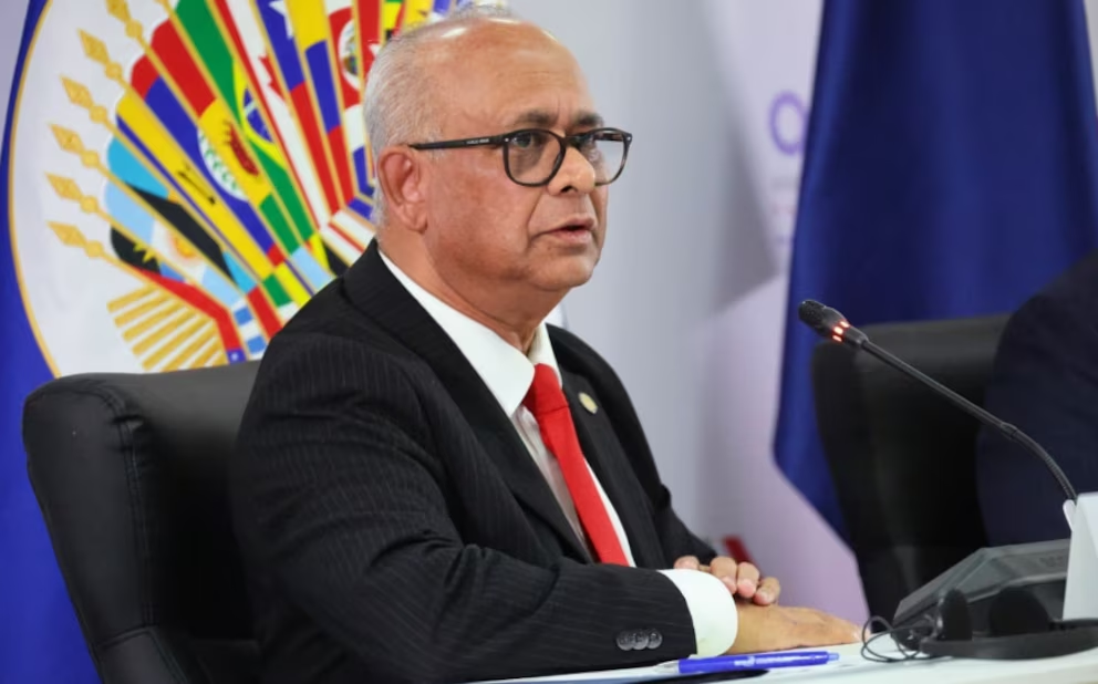 Daniel Ortega y Rosario Murillo ha abandonado la democracia