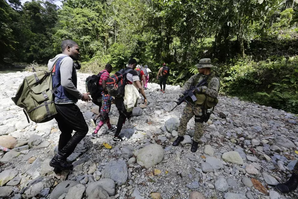 migrantes por la selva del Darién