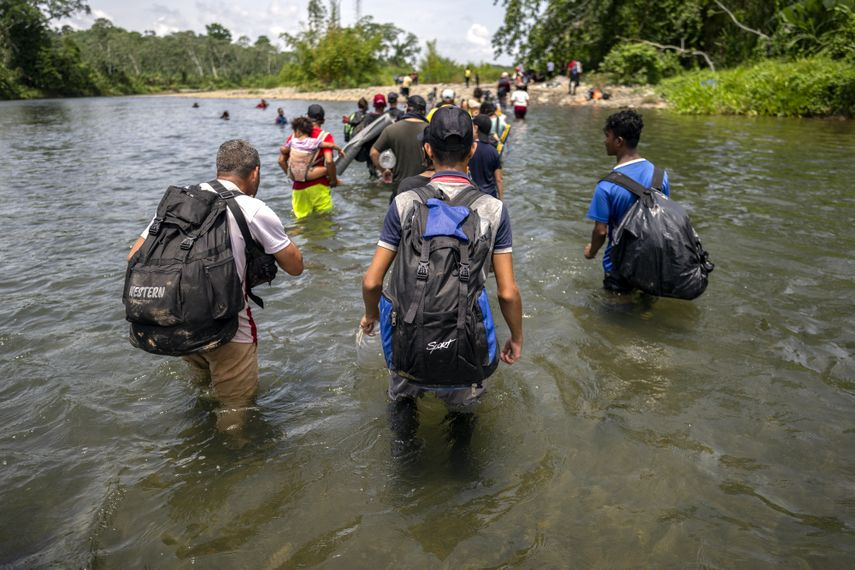migrantes por la selva del Darién