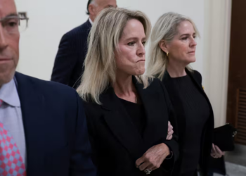 Víctimas de Epstein rompen el silencio: acusan a su exasistente de engañar al Congreso.