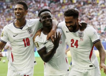 En uno de los partidos con más goles en la historia de los mundiales, Inglaterra venció 6-4 a Francia y se quedó con el tercer puesto