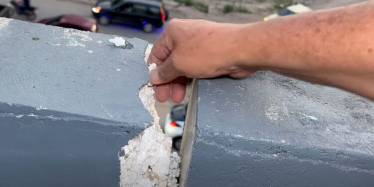 Encuentran restos de durapack en las paredes rajadas del puente Papa Francisco en la capital
