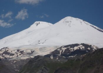 Cinco alpinistas pierden la vida en el Monte Elbrus, el pico más alto de Europa