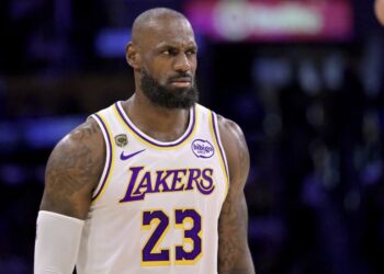 LeBron James dejó Los Angeles Lakers tras ocho temporadas y jugará en Philadelphia 76ers a los 41 años: “No voy por el dinero”