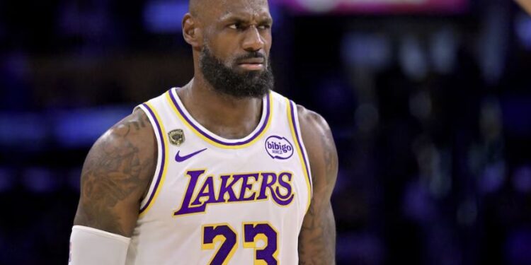 LeBron James dejó Los Angeles Lakers tras ocho temporadas y jugará en Philadelphia 76ers a los 41 años: “No voy por el dinero”