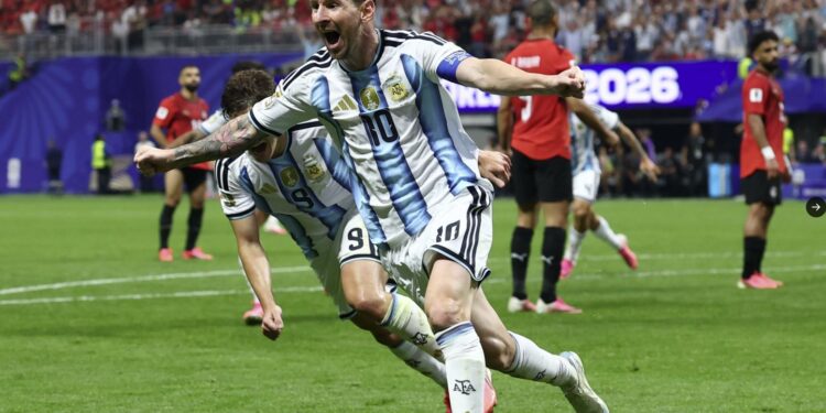 FIFA confirmó la indumentaria que vestirán Argentina y España en la gran final del Mundial 2026